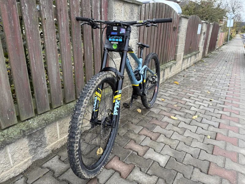 Mondraker Summum r 2022 – DH mašina připravená na sezónu