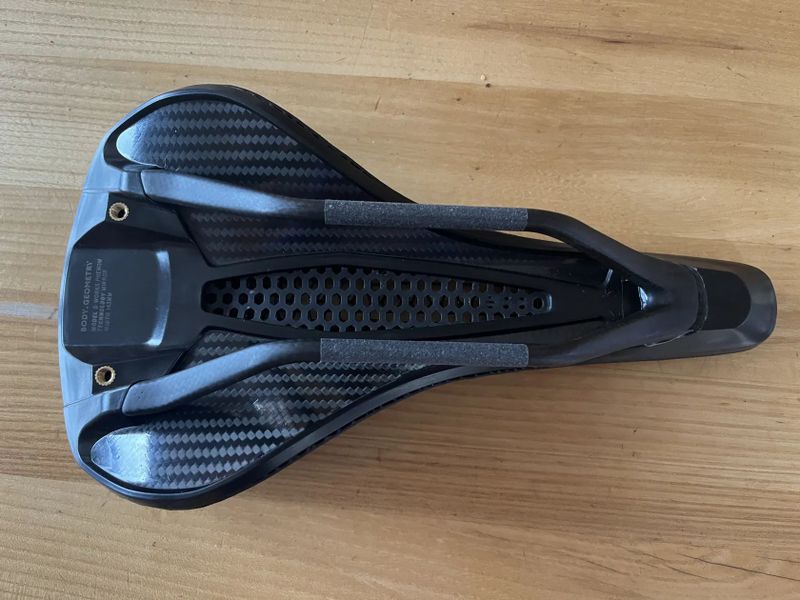 prodám sedlo S-WORKS Phenom mirror 143mm NOVÉ !!!!