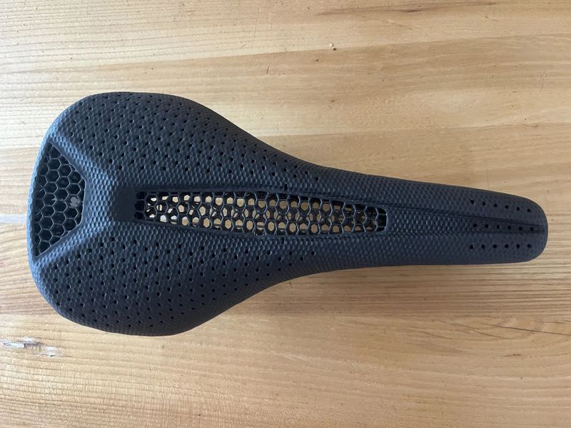 prodám sedlo S-WORKS Phenom mirror 143mm NOVÉ !!!!