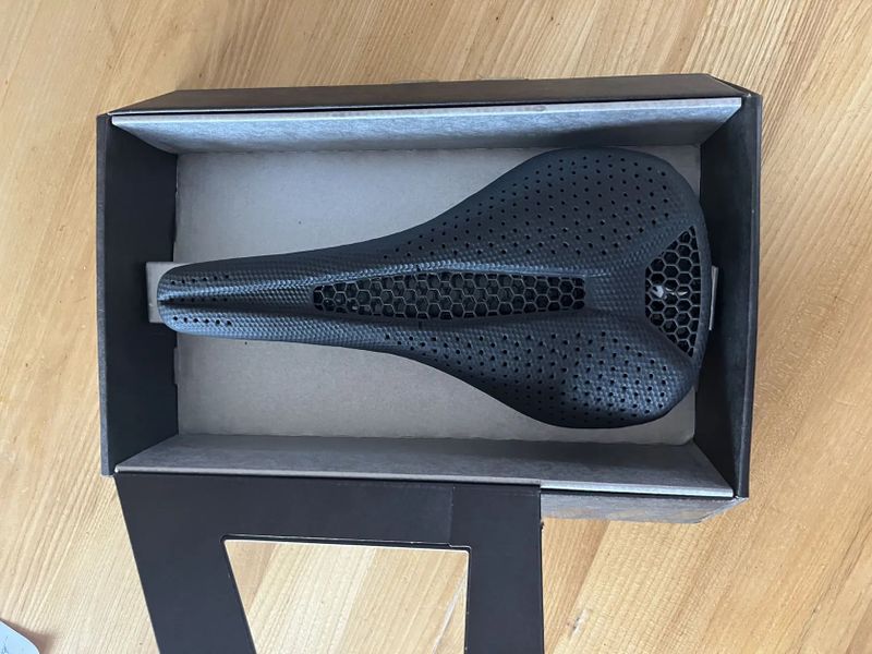 prodám sedlo S-WORKS Phenom mirror 143mm NOVÉ !!!!