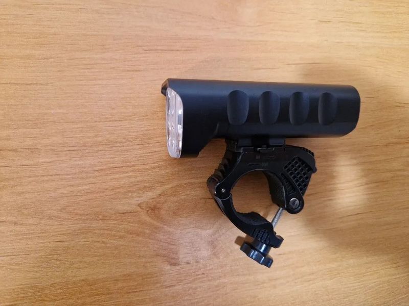 iGET Nightsun LF4 / 2000 lumenů ! / baterie 6.400 mAh