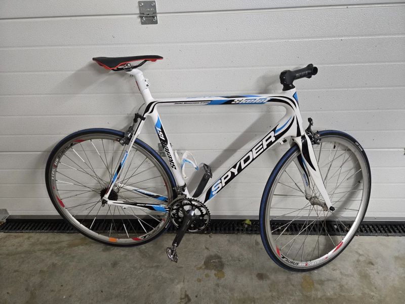 rám karbon a komponenty