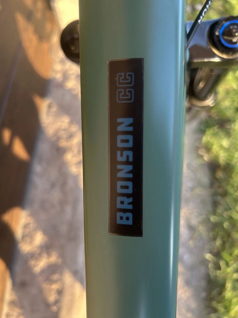 Santa Cruz Bronson V3 CC velikost :M