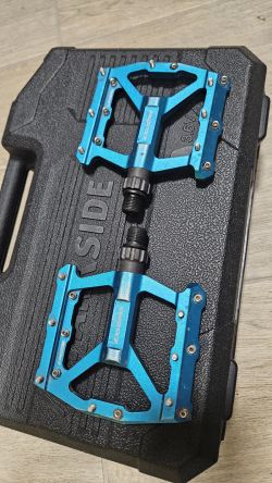 Exustar pedaly s piny (platformy)