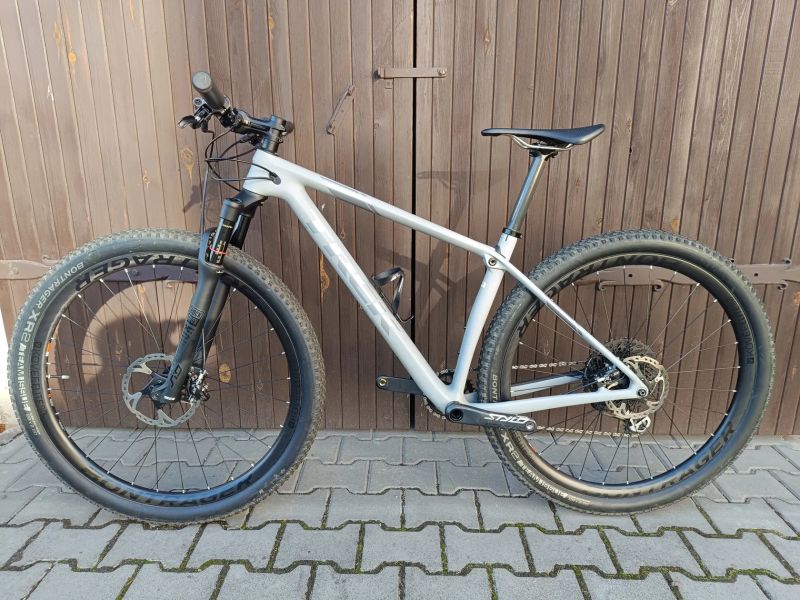 TREK PROCALIBER 9.8. - vše karbon!! ( kola, kliky, řidítka, sedlovka ) 9.9kg