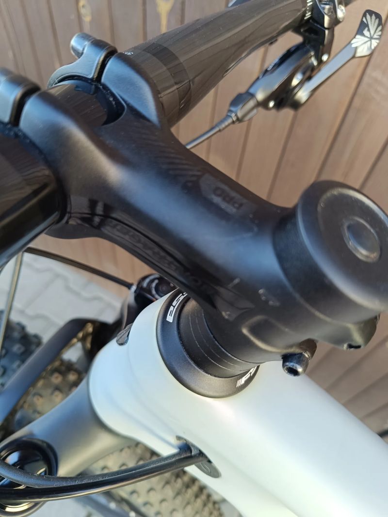 TREK PROCALIBER 9.8. - vše karbon!! ( kola, kliky, řidítka, sedlovka ) 9.9kg