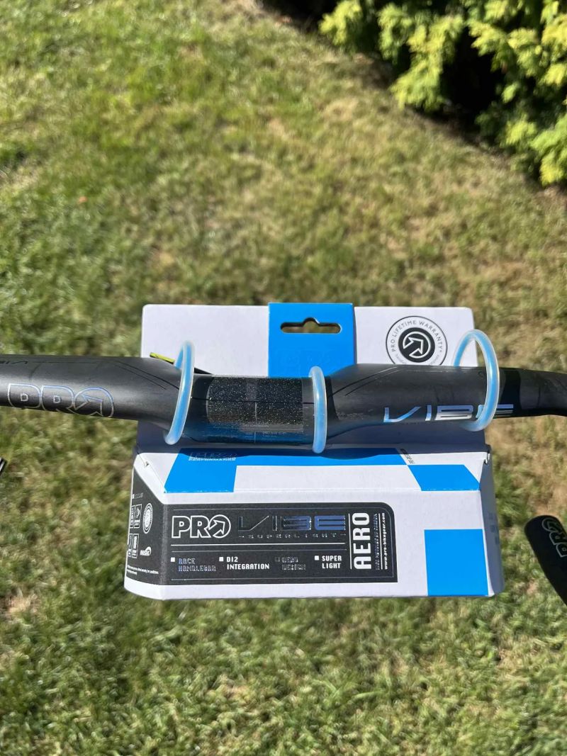 Silniční řídítka PRO VIBE Aero Carbon Superlight 380mm