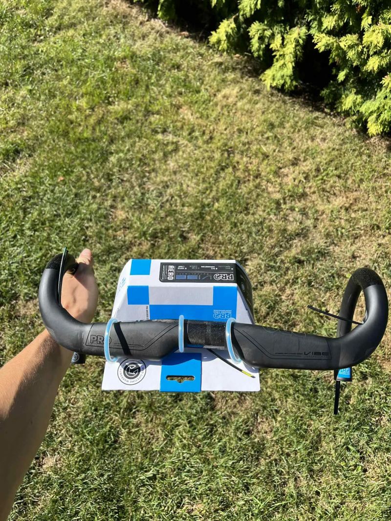 Silniční řídítka PRO VIBE Aero Carbon Superlight 380mm