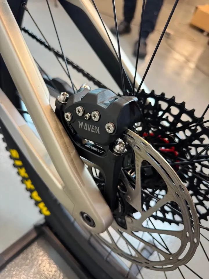 Ghost Poacha 2025 velikost L