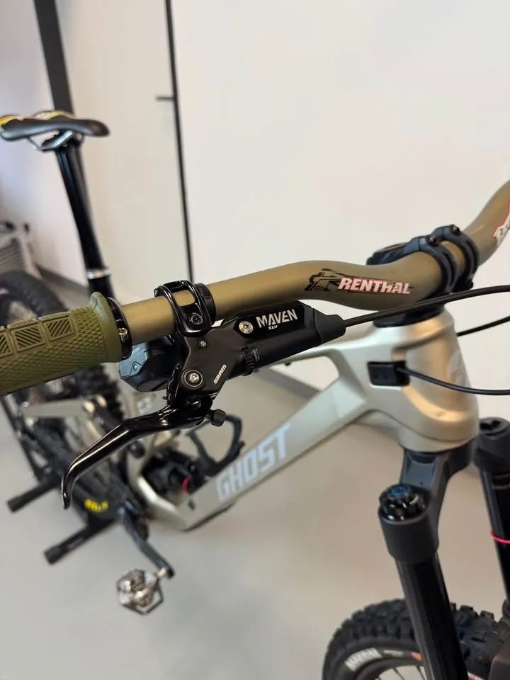 Ghost Poacha 2025 velikost L