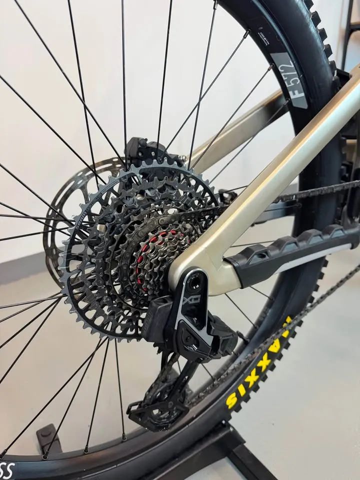 Ghost Poacha 2025 velikost L