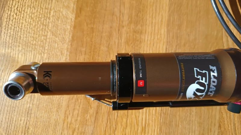 Prodám tlumič Fox Float RP2