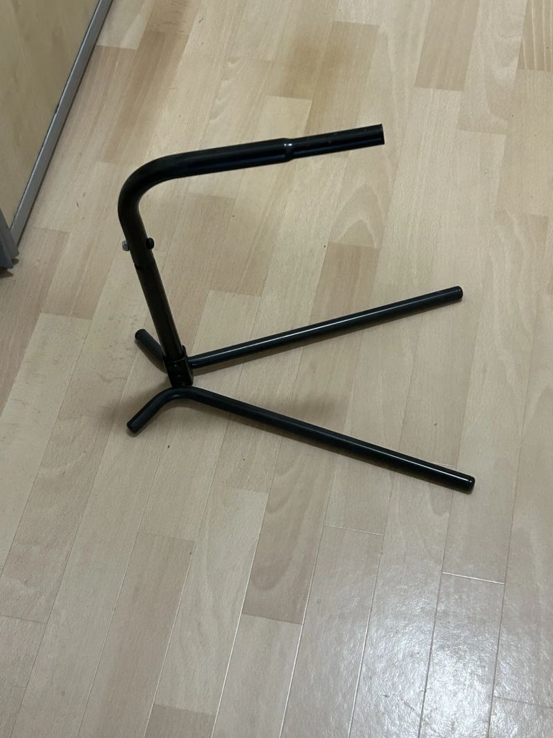 Stojan na kolo do středové osy 