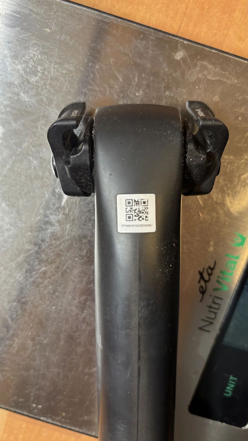 Karbonová sedlovka Canyon SP0061