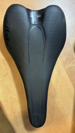 Selle Italia karbonové sedlo