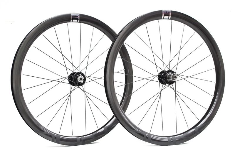 silniční/gravel karbonové výplety DUKE Baccara RX 42/CHRIS KING R45 IS/SAPIM CX-Ray 1.470 g disc