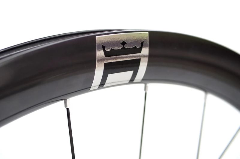 silniční/gravel karbonové výplety DUKE Baccara RX 42/CHRIS KING R45 IS/SAPIM CX-Ray 1.470 g disc