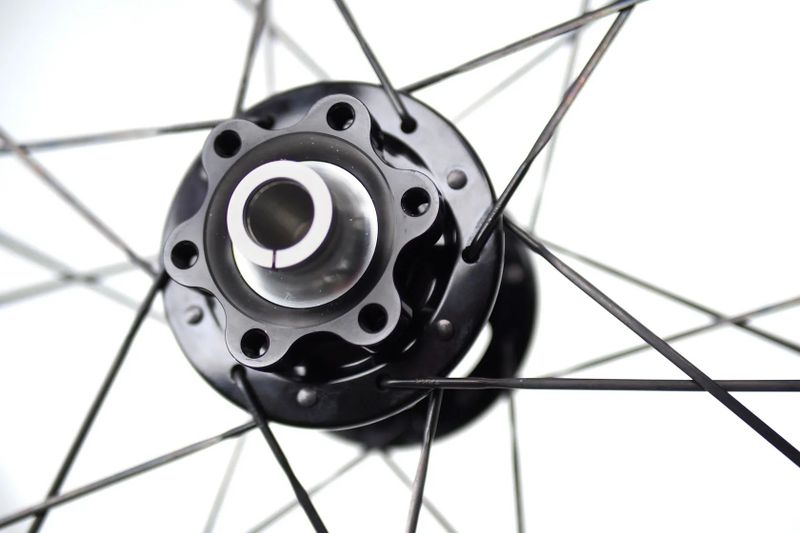 silniční/gravel karbonové výplety DUKE Baccara RX 42/CHRIS KING R45 IS/SAPIM CX-Ray 1.470 g disc