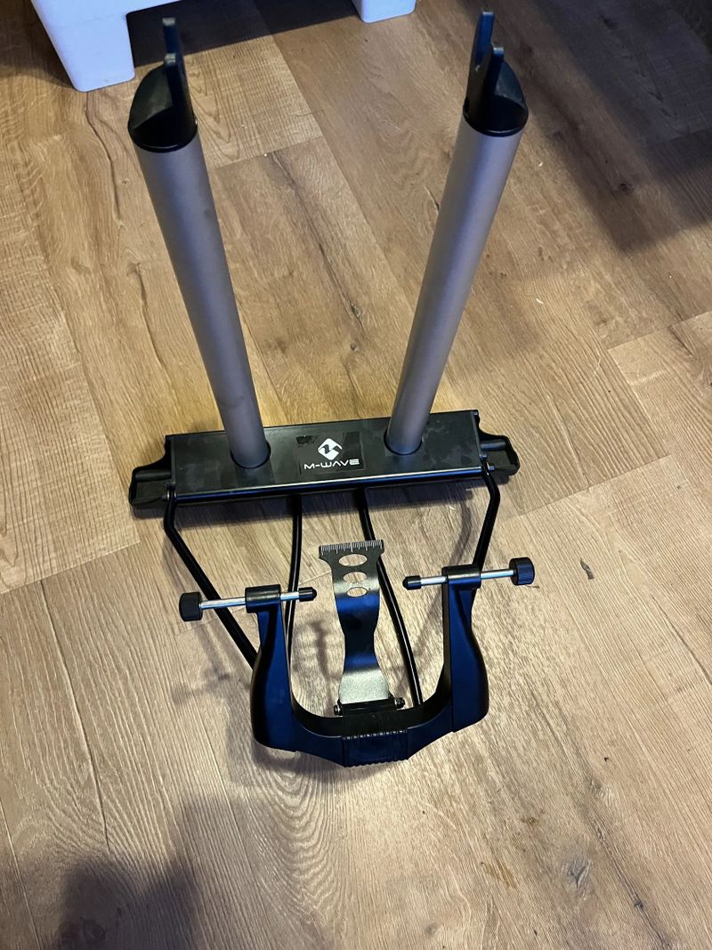 Centrovací stolice M-WAVE