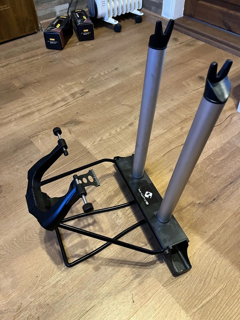 Centrovací stolice M-WAVE