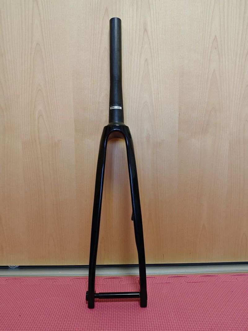 Silniční karbonová tapered vidlice Van Rysel na pevnou osu 12x100