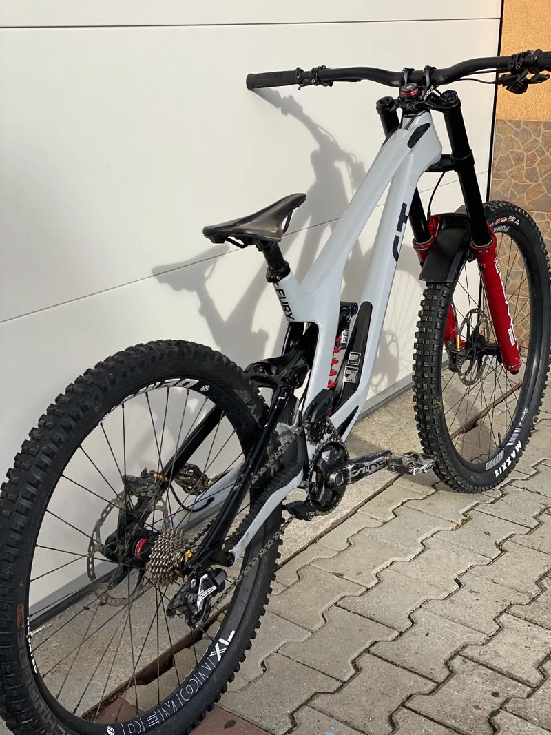 Prodám - SJEZDOVÉ KOLO GT FURY, vel. L