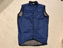 Cyklistická vesta Assos Mille GT Wind C2