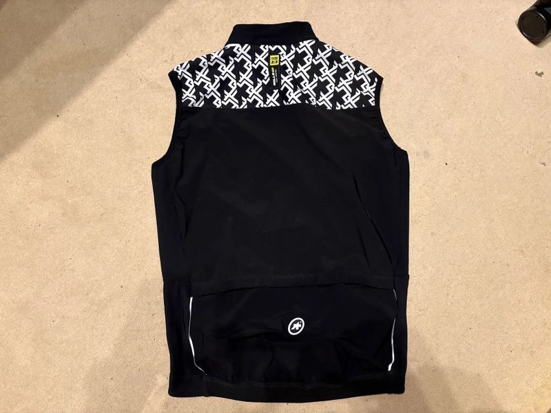 Cyklistická vesta Assos Mile GT Spring Fall Airblock