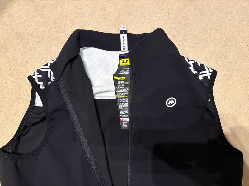 Cyklistická vesta Assos Mile GT Spring Fall Airblock