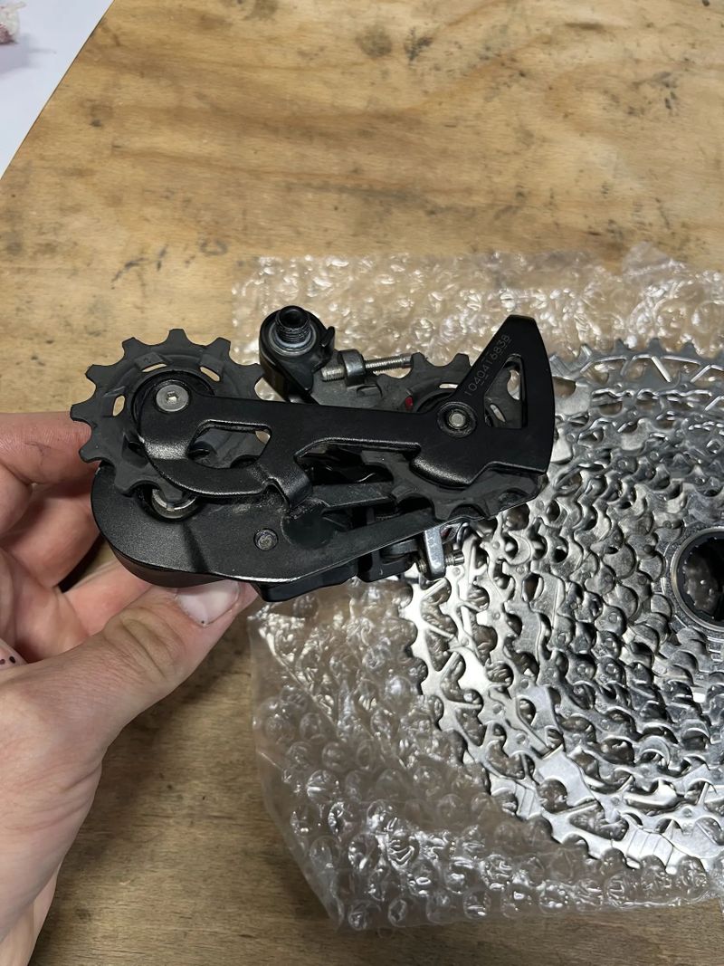 Sram rival xplr prehazovacka 44z a kazeta 10-44najeto 800km