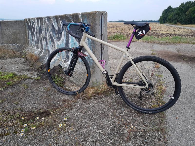 Expediční Gravel s FOX vidlicí 