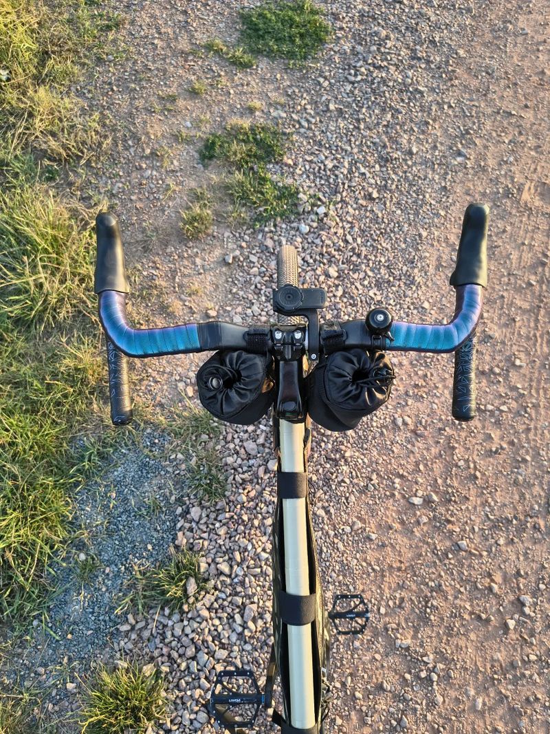 Expediční Gravel s FOX vidlicí 