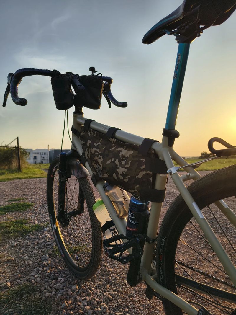 Expediční Gravel s FOX vidlicí 