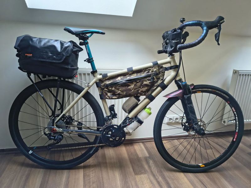 Expediční Gravel s FOX vidlicí 