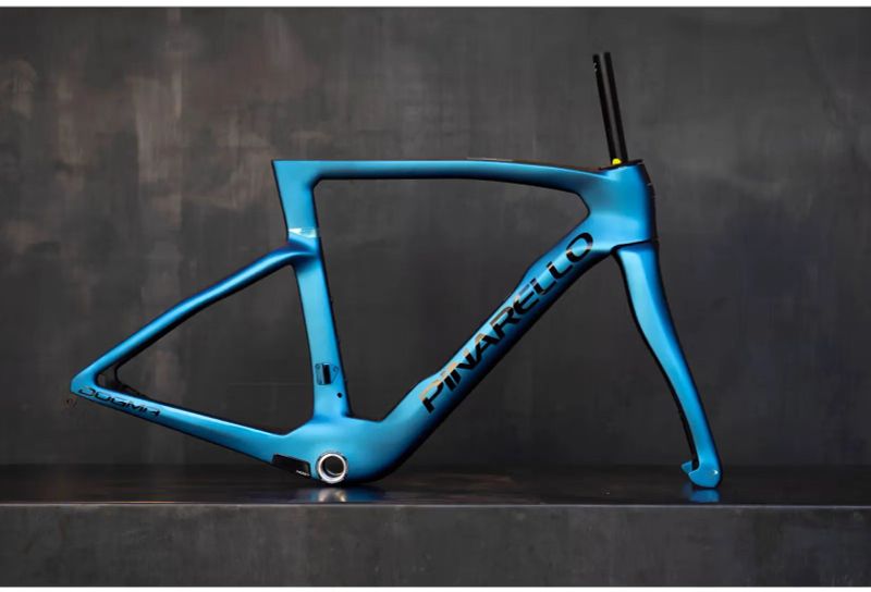 Pinarello Dogma F 2025 (NOVÉ, Luxter Gold, Blue)