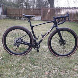 Giant Revolt Advanced Di2 vel.M