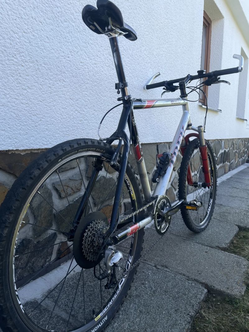 Trek 8000