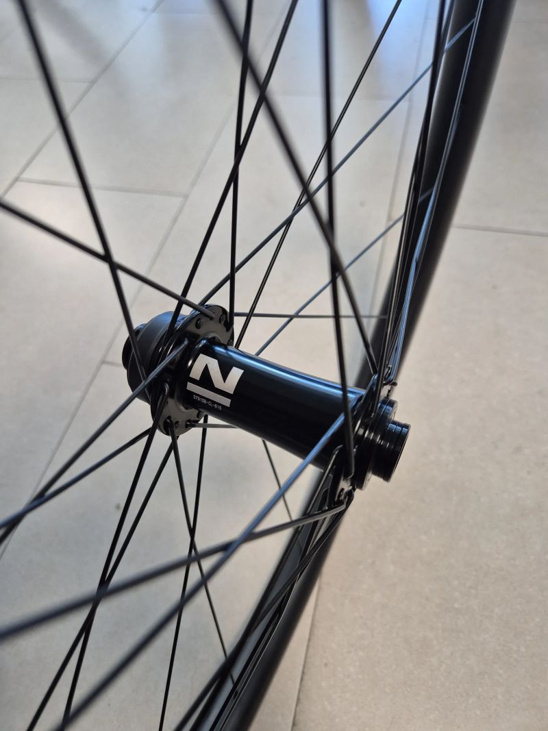 Karbonove kolesa novatec Mullet