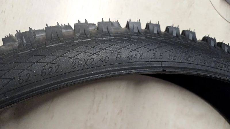 Prodám nové pneu Schwalbe MAGIC MARY 29x2.40 a TACKY CHAN 27.5x2.40 (Mullet)