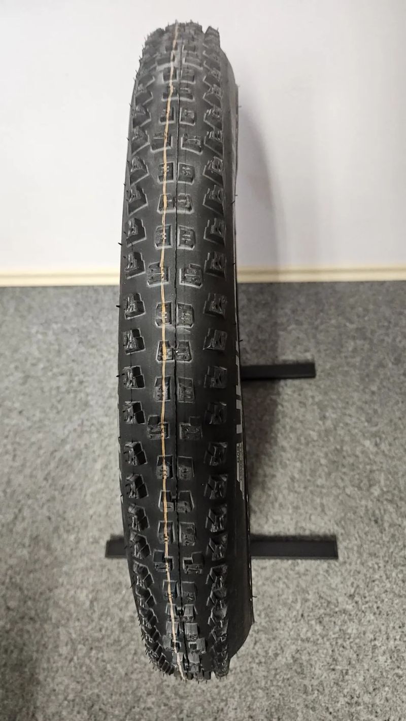 Prodám nové pneu Schwalbe MAGIC MARY 29x2.40 a TACKY CHAN 27.5x2.40 (Mullet)