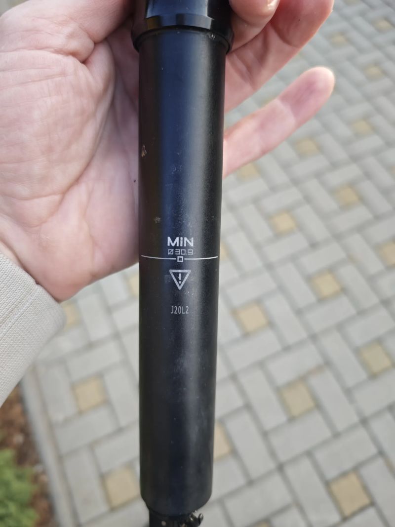 Teleskopicka sedlovka 100 mm, prumer 30.9 mm, vcetne packy