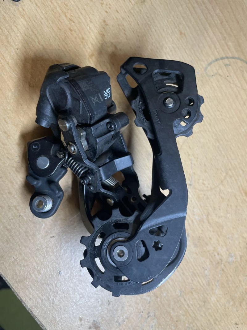 Shimano XT 11 DI2 RD-M8050 přehazovačka