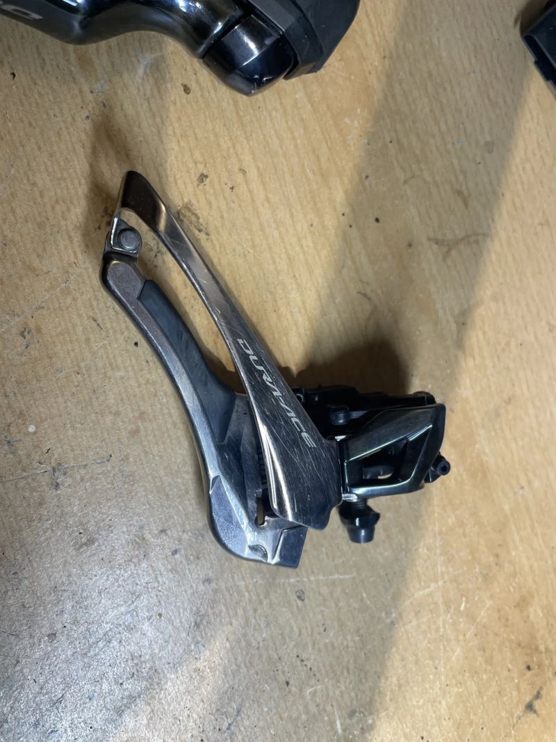 Sada Shimano Dura-Ace 2x11 hydraulika v pěkném sadu