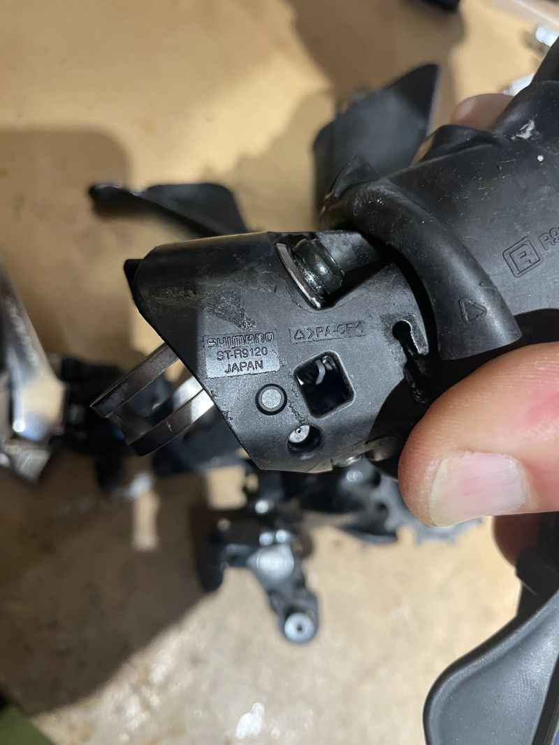 Sada Shimano Dura-Ace 2x11 hydraulika v pěkném sadu