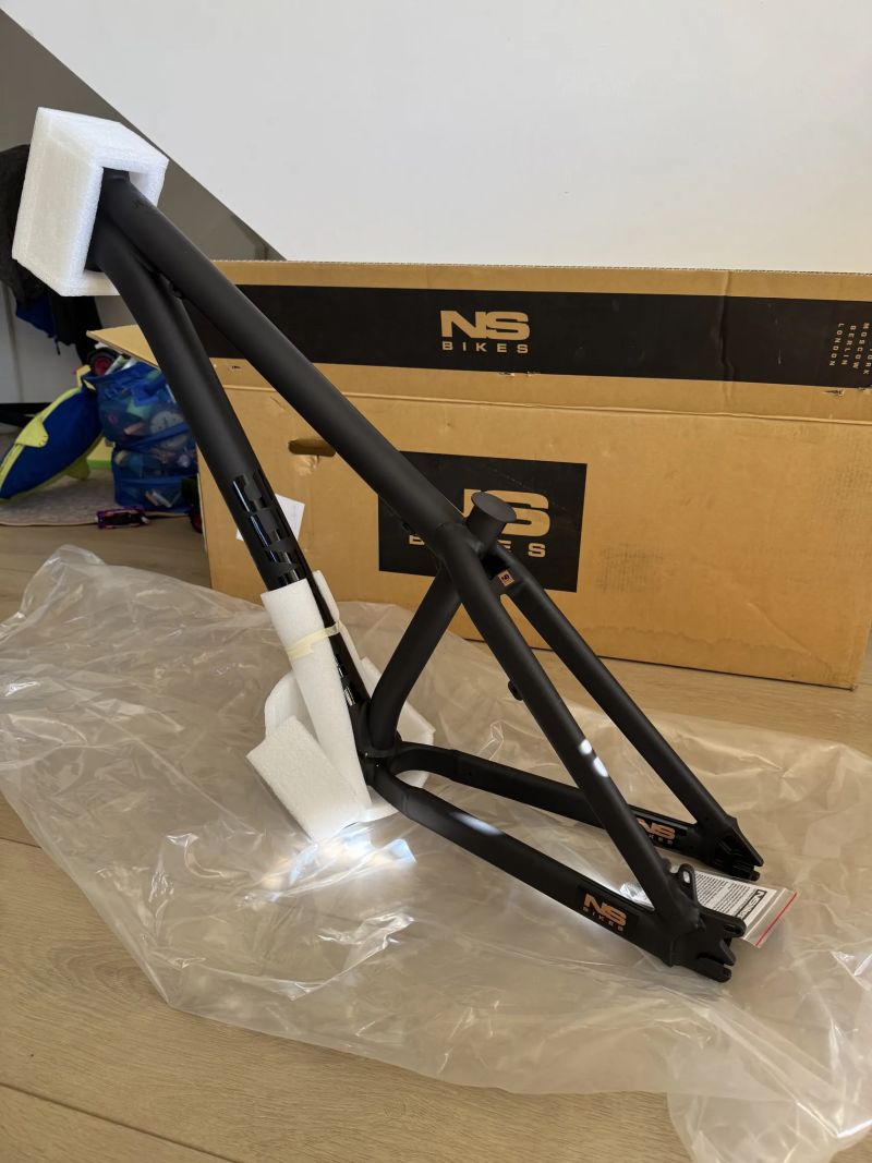 NS BIKES DECADE V2-Black