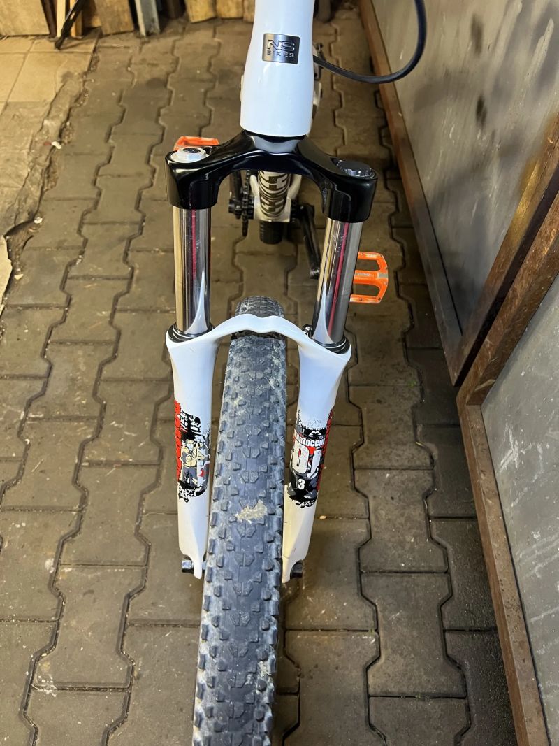 Dirt kolo Ns bikes movement 3 marzocchi 