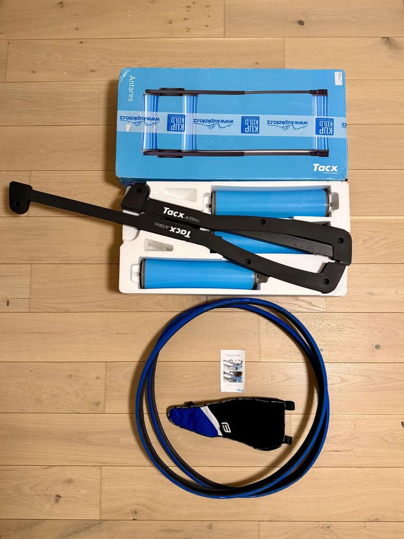 Trenažér Tacx Antares + doplňky (nové pláště Schwalbe Insider + potítko)