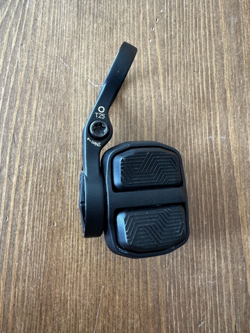 POD AXS SRAM ovladač řazení