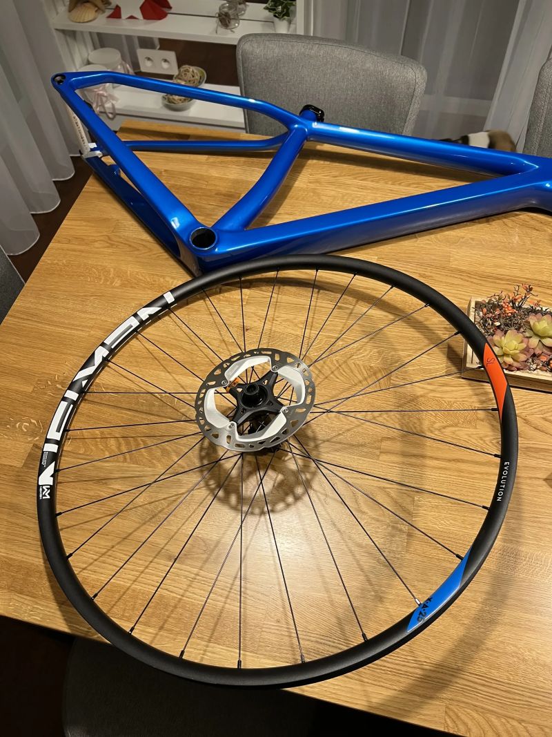 2x lehké karbonové kolo 29´, vel. S, 9kg