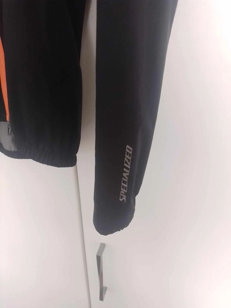 Nová Specialized Deflect H2O Pac black